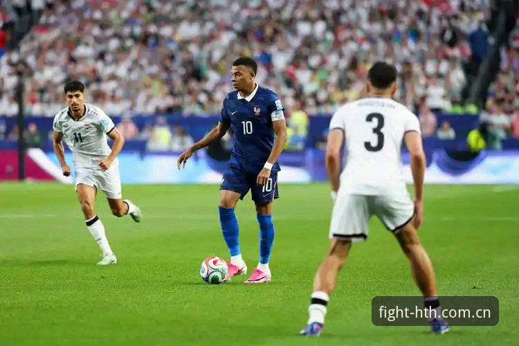 法国3-0伊拉克姆巴佩双响追平克洛泽，华体会体育赛事数据页全程记录巨星里程碑